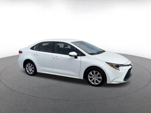Used 2025 Toyota Corolla LE FWD image 2