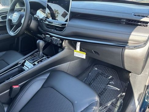 New 2026 Jeep Compass Latitude image 13