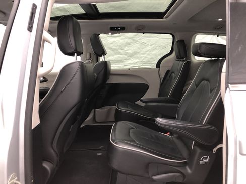 Certified 2024 Chrysler Pacifica Limited w/ Trailer Tow Group image 13