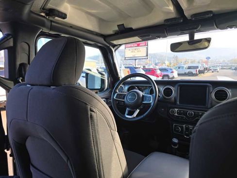 Used 2023 Jeep Wrangler Sahara w/ Cold Weather Group image 10
