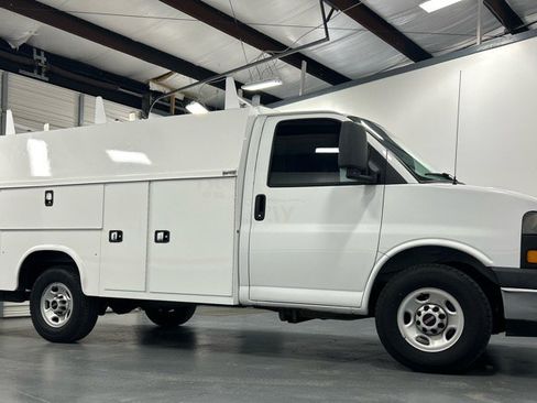 Used 2020 GMC Savana 3500 w/ Power Convenience Package image 13