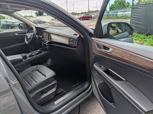 Certified 2025 Volkswagen Atlas SEL AWD/4WD image 11
