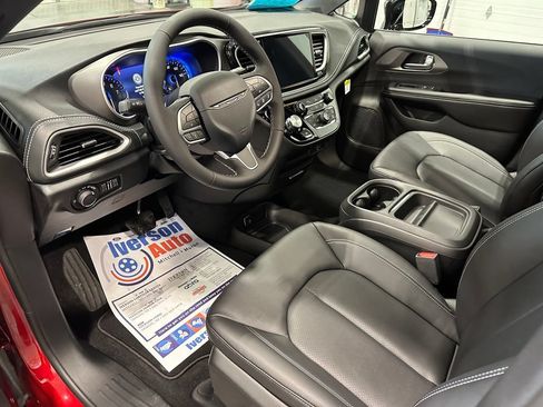 New 2027 Chrysler Pacifica Select AWD/4WD image 15