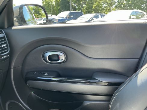 Used 2018 Kia Soul ! w/ Tech Package FWD image 16