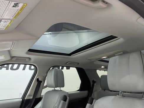 Used 2018 Land Rover Discovery HSE Luxury image 12