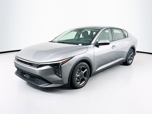 Used 2025 Kia K4 LXS FWD image 3