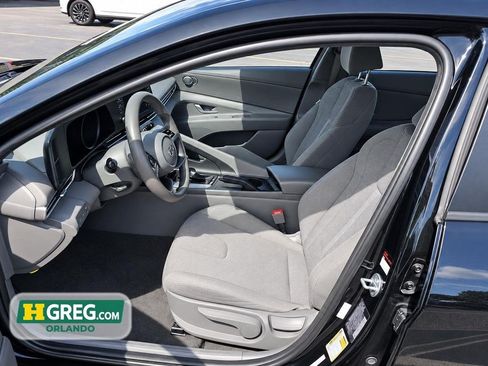 Used 2021 Hyundai Elantra SE FWD image 10