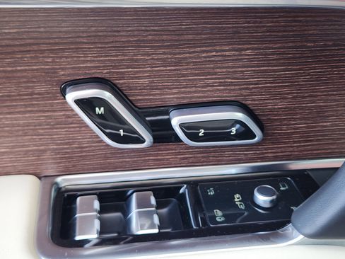 Used 2024 Land Rover Range Rover Long Wheelbase SE image 24