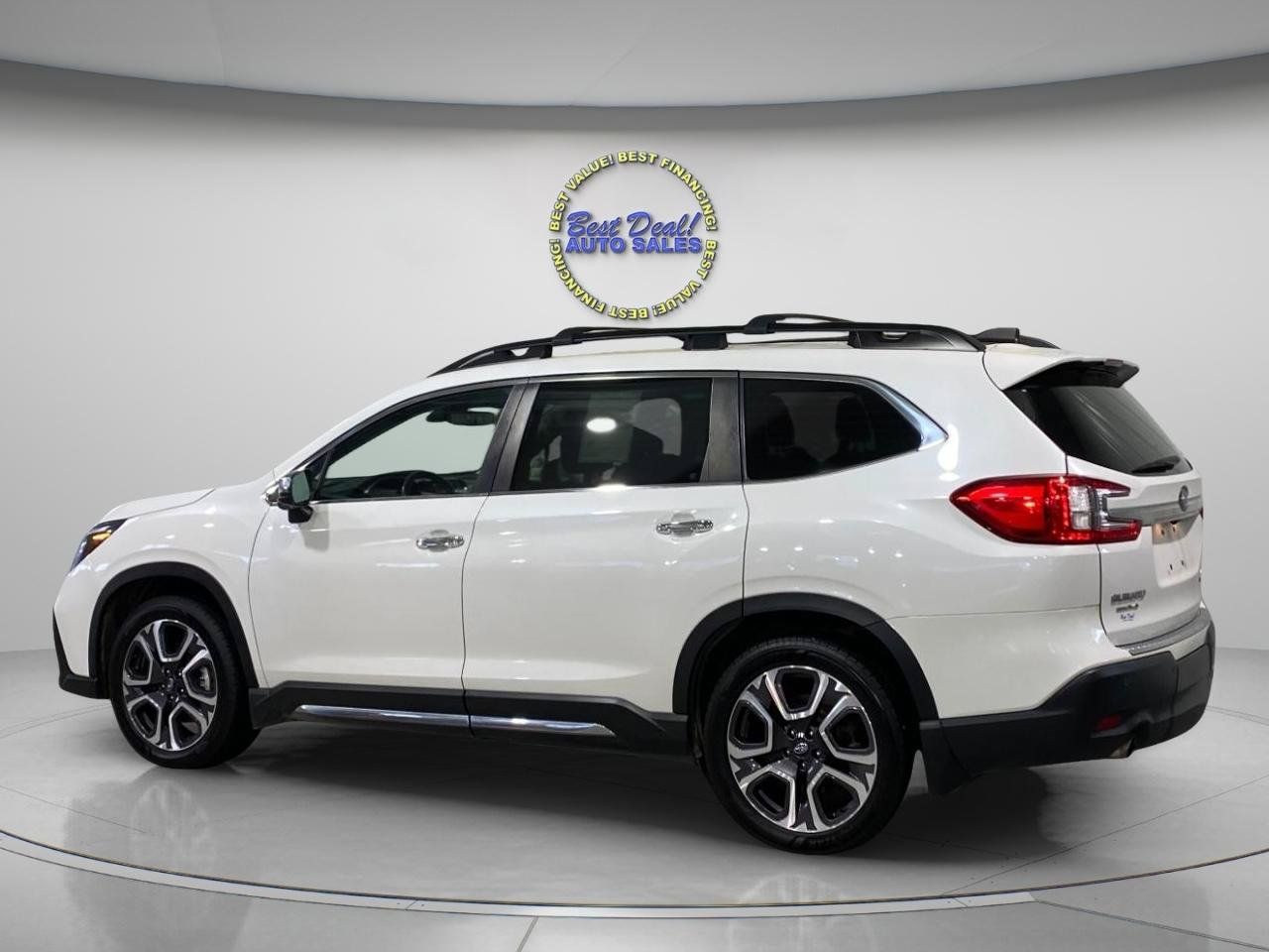 Used 2023 Subaru Ascent Touring AWD/4WD image 3
