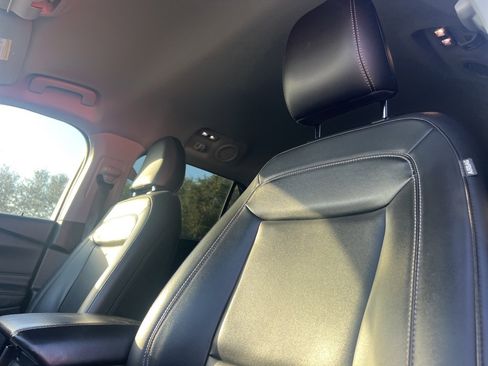 Used 2022 Ford Explorer XLT w/ Equipment Group 202A image 9