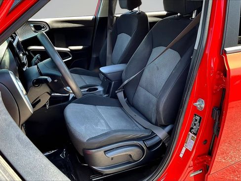 Used 2023 Kia Soul LX w/ LX Technology Package FWD image 19