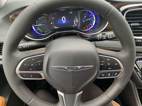Used 2023 Chrysler Pacifica Pinnacle FWD image 19