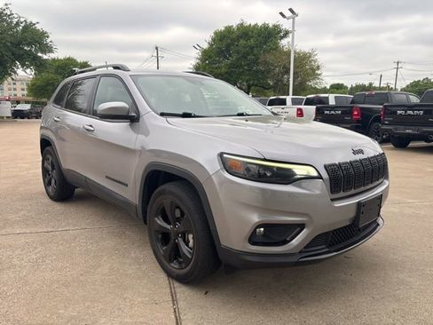 Used 2021 Jeep Cherokee Latitude Plus image 3