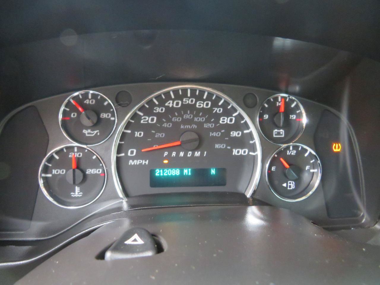 Used 2014 Chevrolet Express 2500 RWD image 9