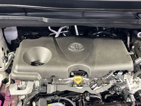 Used 2025 Toyota Sienna XLE image 30