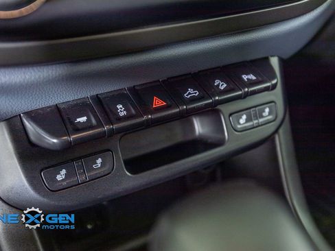 Used 2022 Chevrolet Colorado Z71 w/ Z71 Midnight Edition AWD/4WD image 22