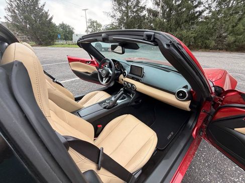 Used 2017 MAZDA MX-5 Miata RF Grand Touring w/ Appearance Package RWD image 15
