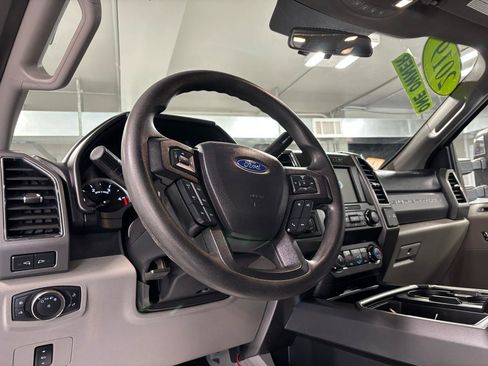 Used 2019 Ford F250 XLT w/ XLT Premium Package AWD/4WD image 24