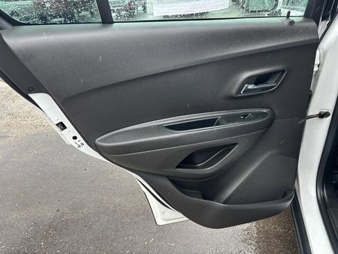 Used 2017 Chevrolet Trax LS image 12