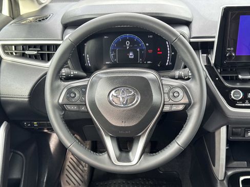 Used 2025 Toyota Corolla Cross XLE image 10