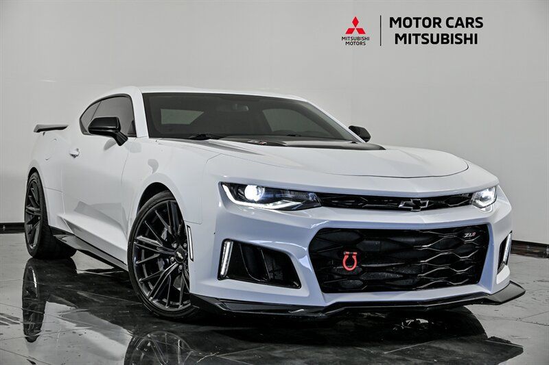 Used 2018 Chevrolet Camaro ZL1 RWD image 1