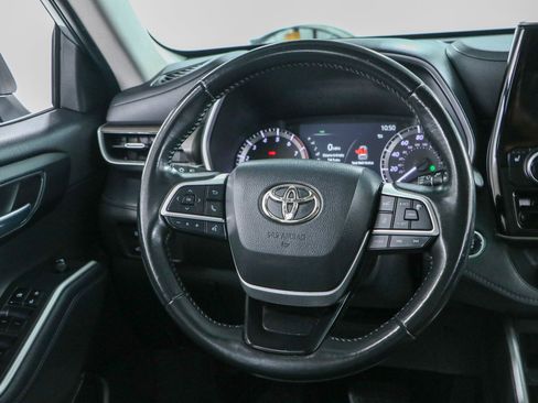 Used 2023 Toyota Highlander XLE FWD image 12