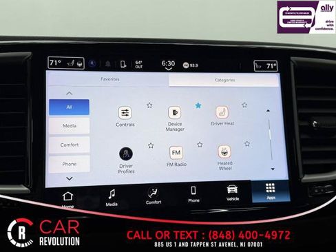 Used 2024 Chrysler Pacifica Touring-L FWD image 33