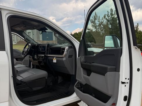 Used 2024 Ford F350 XLT AWD/4WD image 17