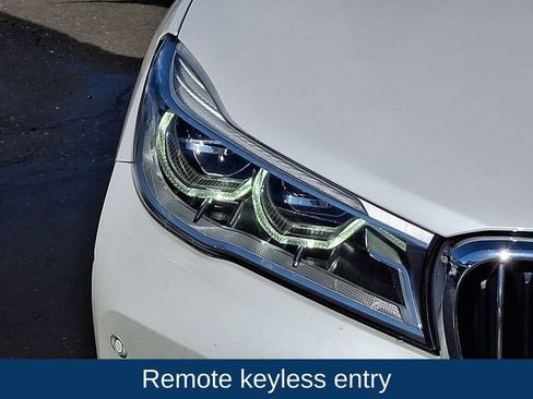 Used 2018 BMW 750i xDrive image 12
