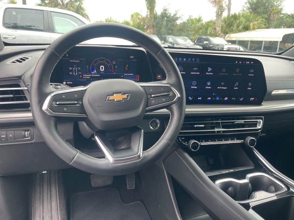 Used 2026 Chevrolet Traverse LT FWD image 13
