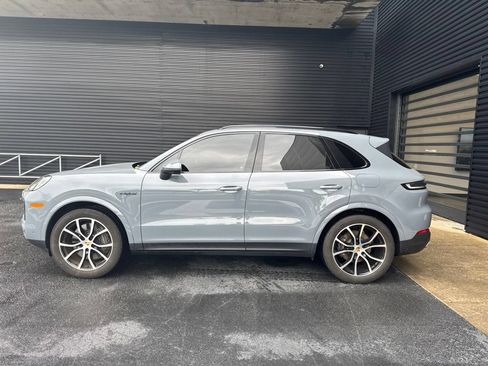 Certified 2024 Porsche Cayenne AWD/4WD image 2