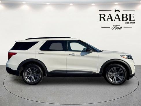 Used 2023 Ford Explorer XLT w/ Equipment Group 202A AWD/4WD image 8