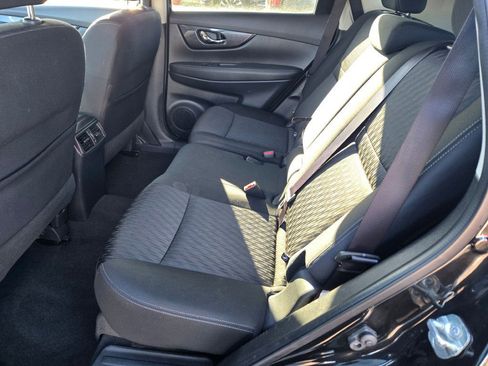 Used 2020 Nissan Rogue SV image 16