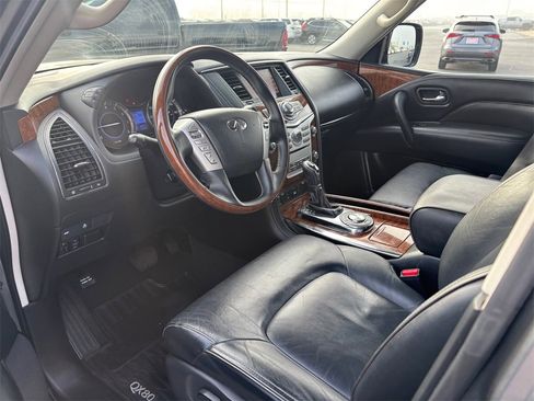 Used 2019 INFINITI QX80 Luxe w/ All-Season Package image 8