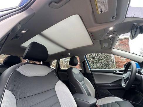 Used 2022 Volkswagen Taos SEL w/ Panoramic Sunroof Package image 16