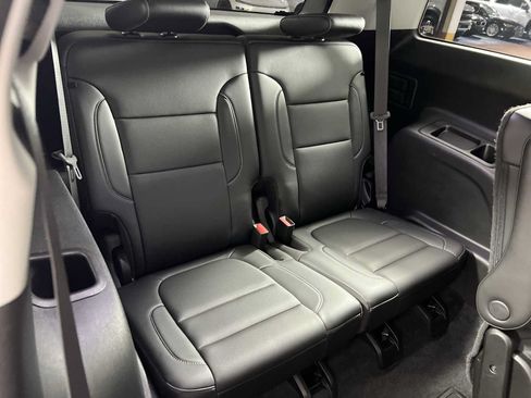 Used 2023 GMC Acadia SLT w/ Elevation Edition FWD image 21