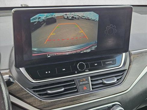 Used 2024 Nissan Altima 2.5 SV w/ SV Premium Package FWD image 18