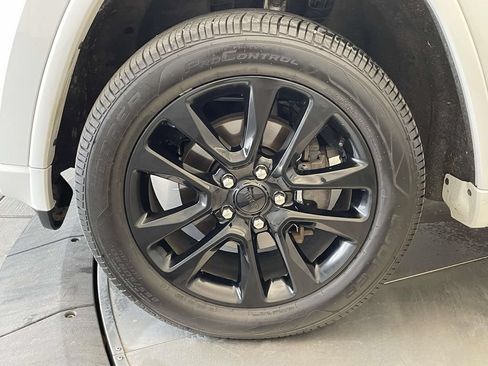 Used 2018 Jeep Grand Cherokee Altitude AWD/4WD image 13