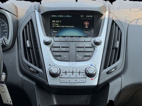 Used 2017 Chevrolet Equinox LT image 18