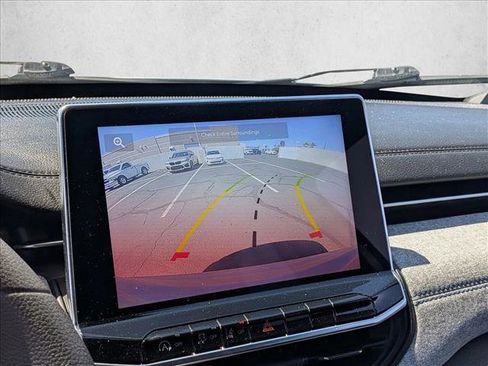 Used 2024 Jeep Compass Sport image 12