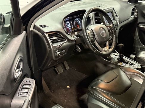 Used 2019 Jeep Cherokee Latitude Plus image 10