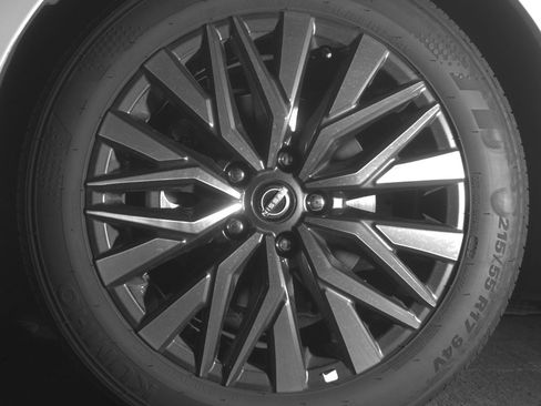 Used 2025 Nissan Altima 2.5 SV FWD image 12