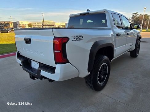 Used 2024 Toyota Tacoma TRD Off-Road image 5
