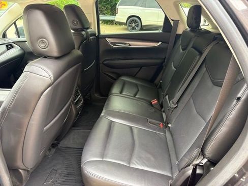 Used 2018 Cadillac XT5 Luxury w/ Driver Awareness Package AWD/4WD image 18