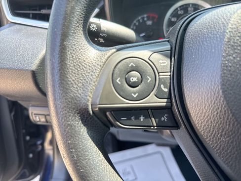 Used 2021 Toyota Corolla LE FWD image 17