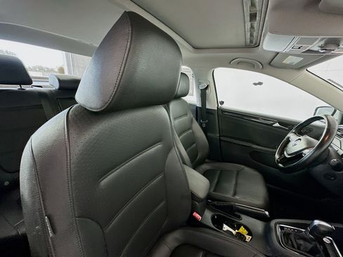 Used 2016 Volkswagen Jetta SEL FWD image 28