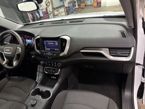 Used 2024 GMC Terrain SLE image 29