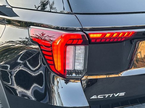 Used 2026 Ford Explorer Active RWD image 11