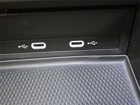 Certified 2024 Volkswagen Atlas Cross Sport SE w/ Adventure Package image 9