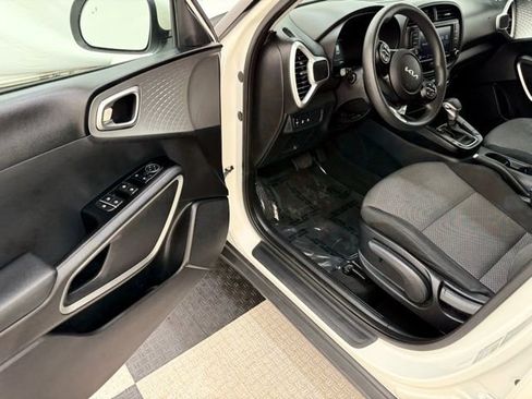 Used 2023 Kia Soul LX w/ LX Technology Package image 25